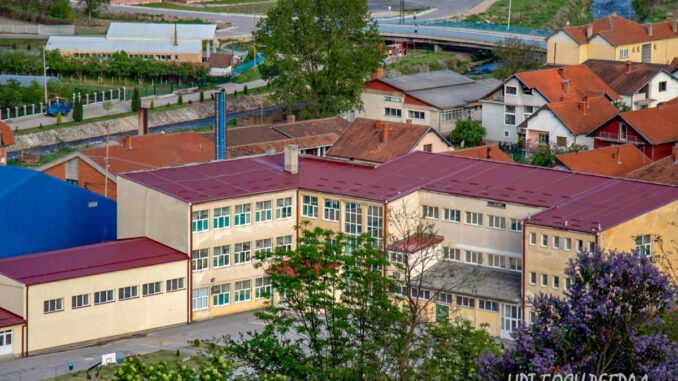 Osnovna-skola-Risovica-natpis