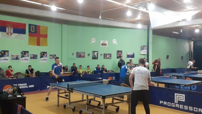 Okr'zno s'stezanie po tenis na masa - 1